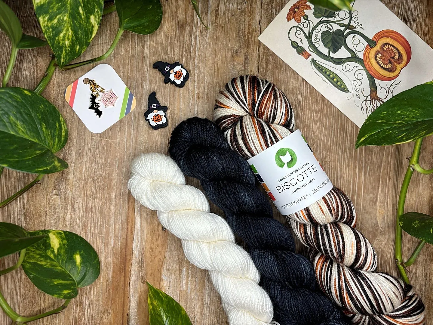 HalloWeb Socks | Knitting pattern & knitting kits