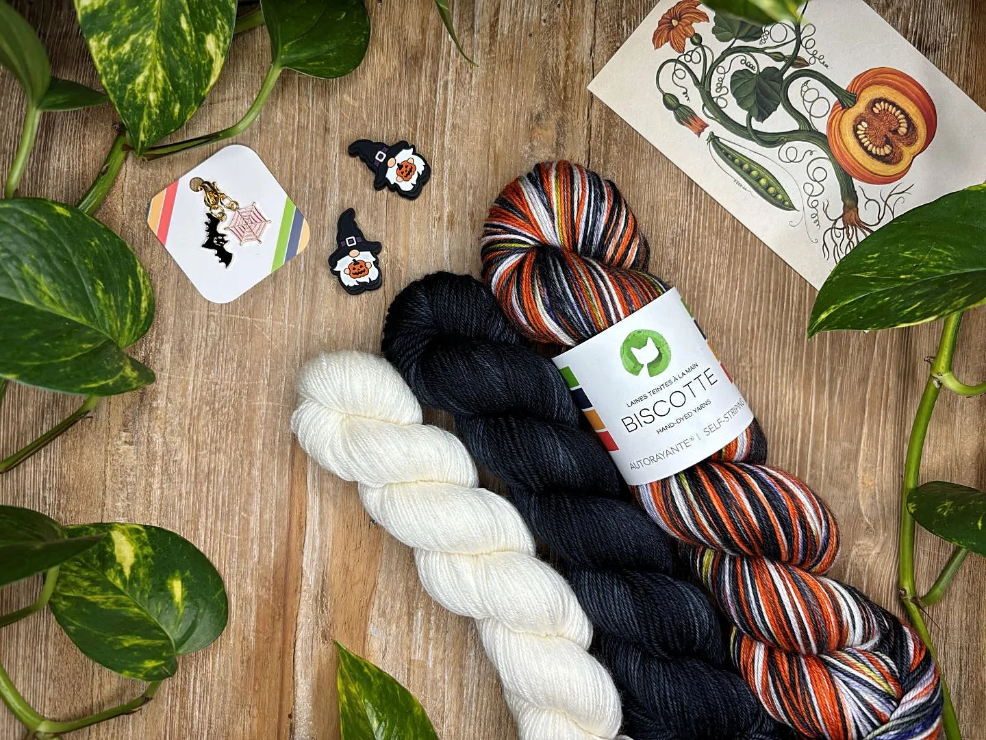 HalloWeb Socks | Knitting pattern & knitting kits