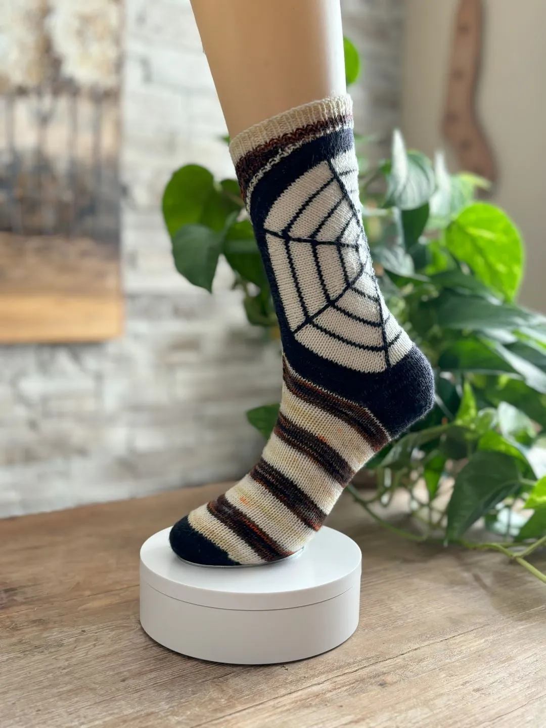 HalloWeb Socks | Knitting pattern & knitting kits