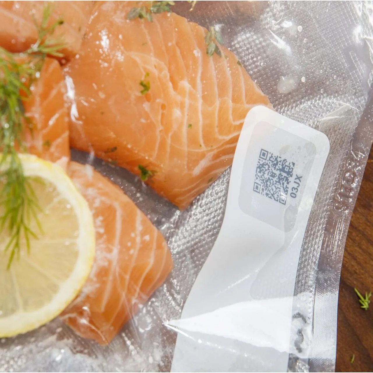 Zwilling J. A. Henckels Fresh & Save Starter Set - Includes Vacuum Pump, Small & Medium Glass Containers & Storage Bags